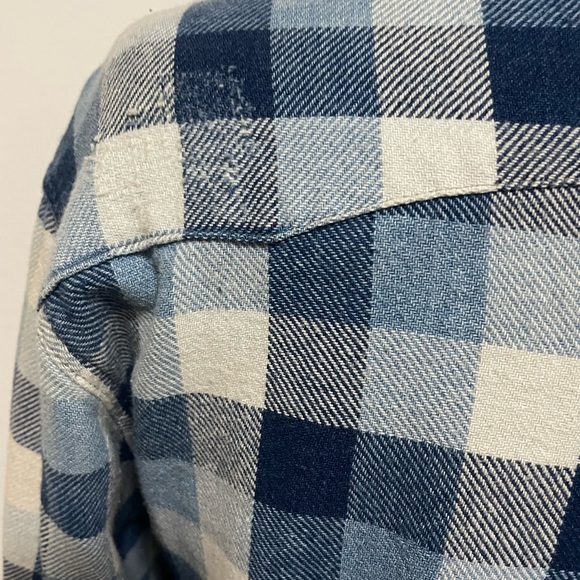 1975 / Men’s Distressed and Ripped Plaid Flannel Shirt (size M) - Picture 5 of 6